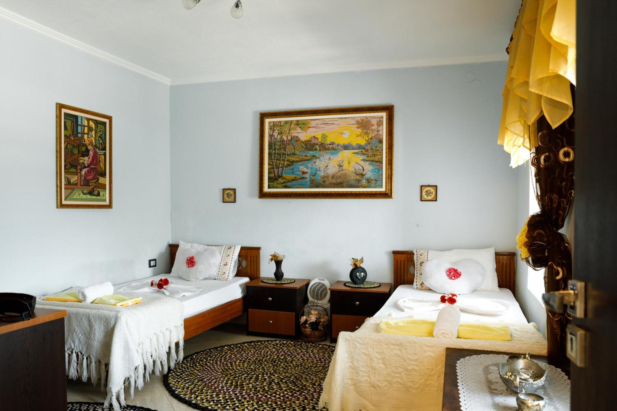 Leka Guesthouse Gjirokaster Exterior photo