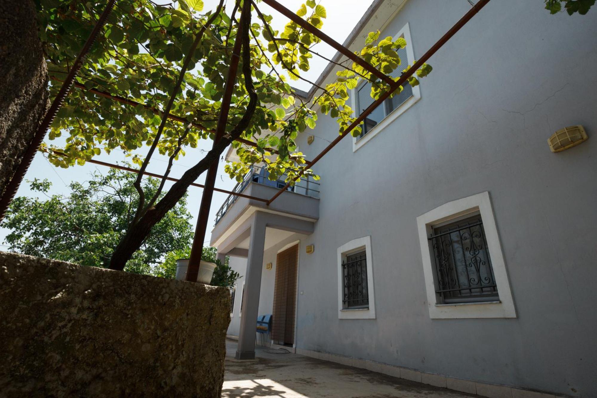 Leka Guesthouse Gjirokaster Exterior photo