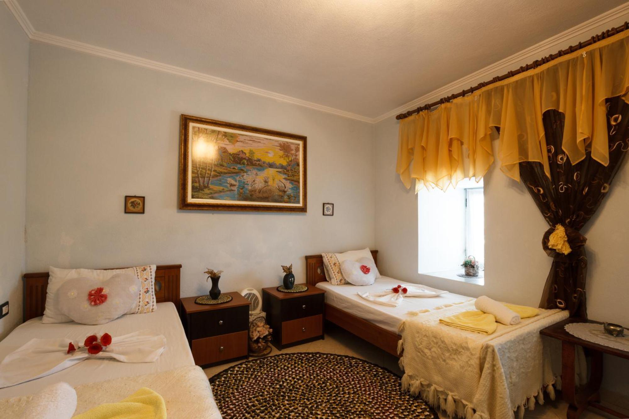 Leka Guesthouse Gjirokaster Exterior photo