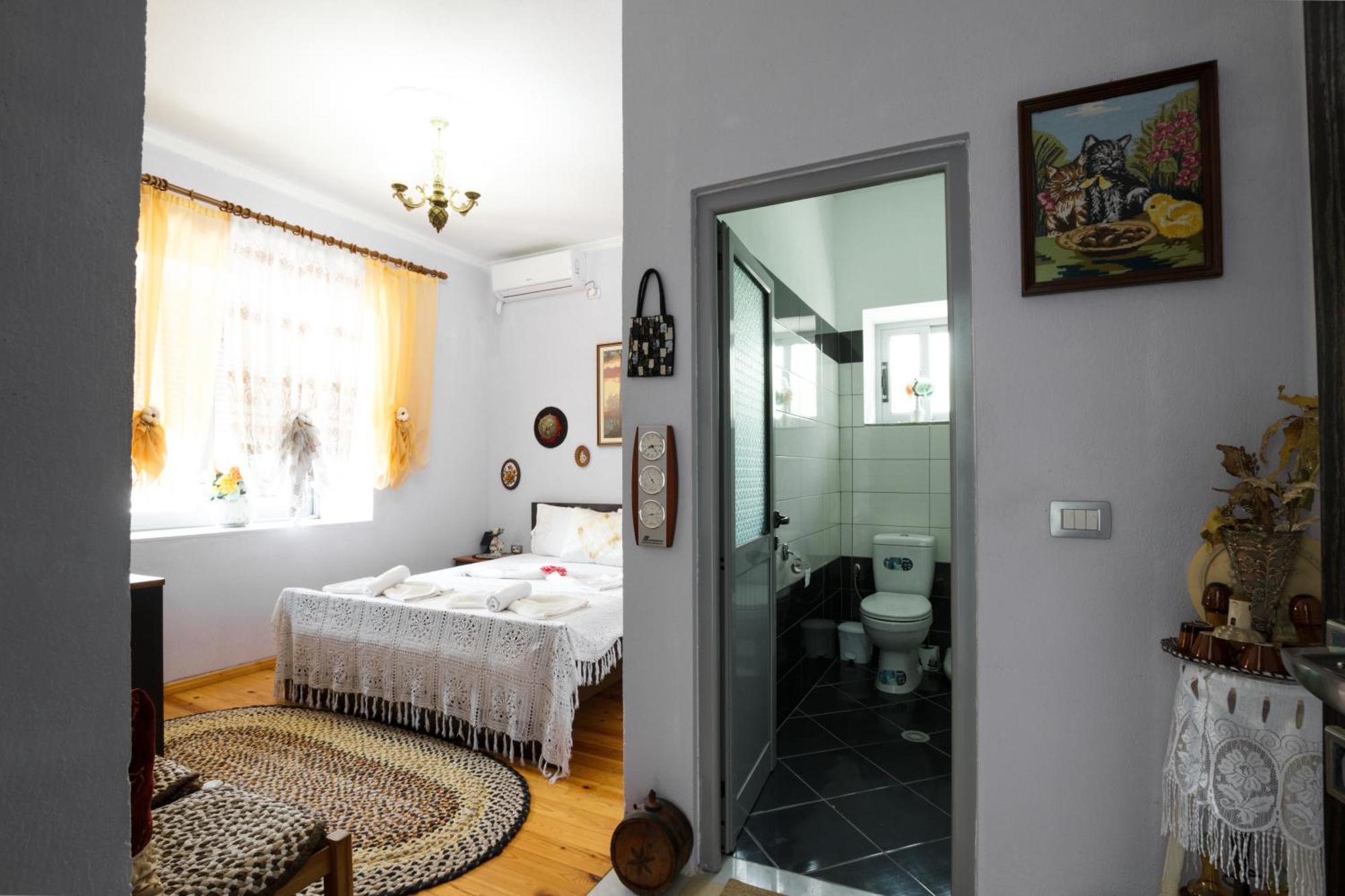 Leka Guesthouse Gjirokaster Exterior photo