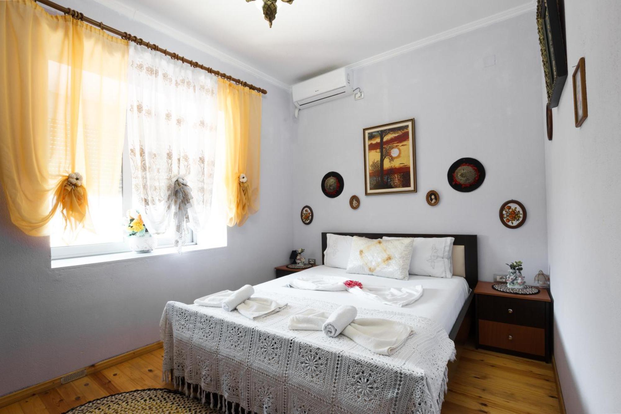 Leka Guesthouse Gjirokaster Exterior photo